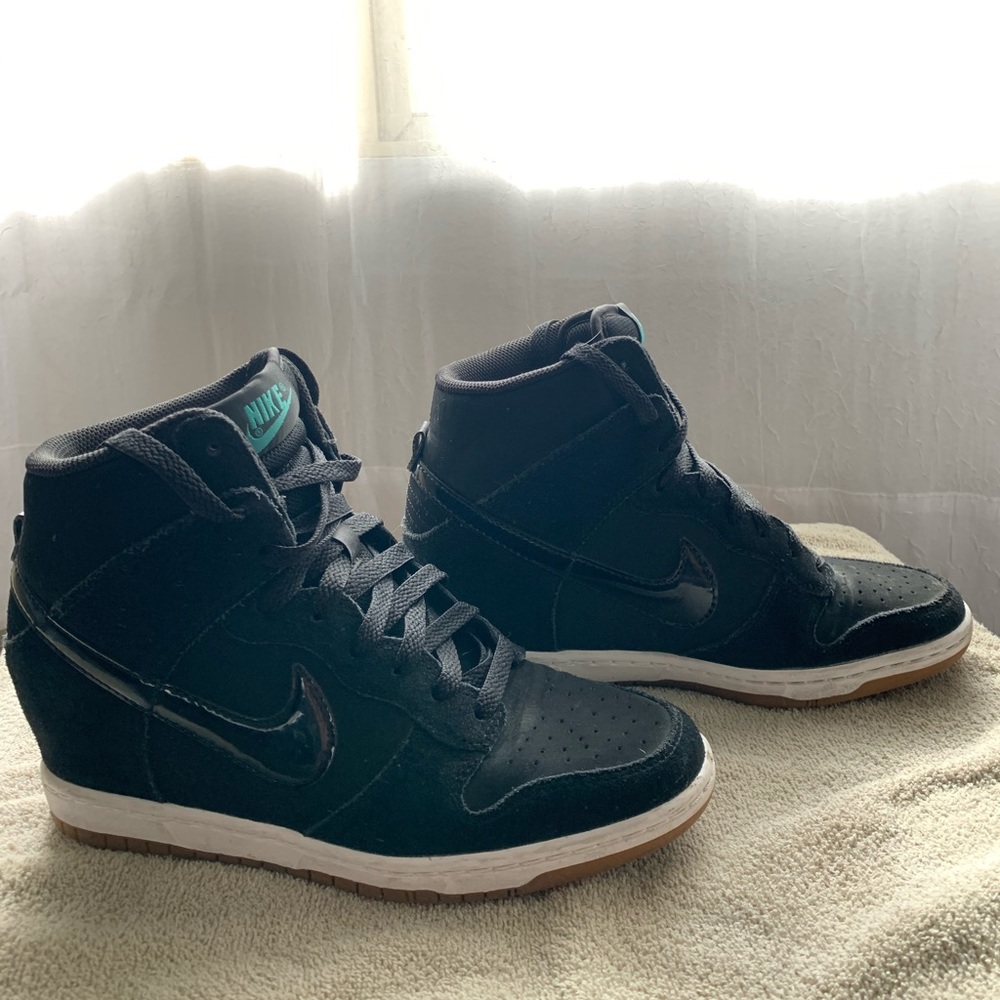 Nike Women’s Dunk Sky Hi Essential: 644877-011